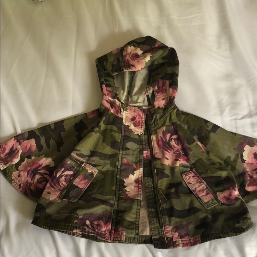 Gap floral camo poncho, girls size 2T- like new!
